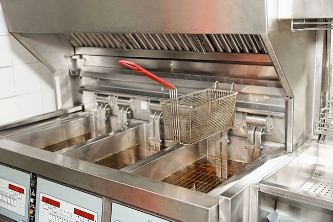 Comment nettoyer une friteuse électrique ? Le guide complet - eComparatif